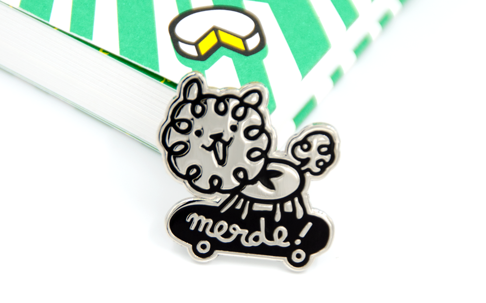 Couvertude de Pin's "merde" par Félix Auvard